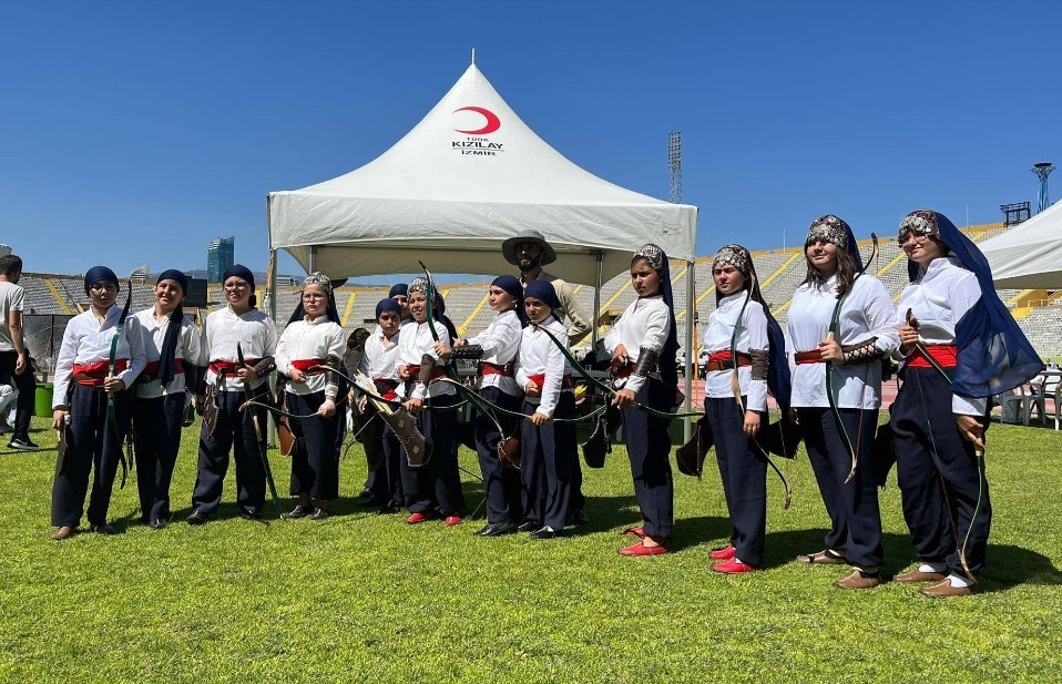 Tavşanlı’dan 14 kemankeş İzmir’de Türkiye Şampiyonası’na katıldı