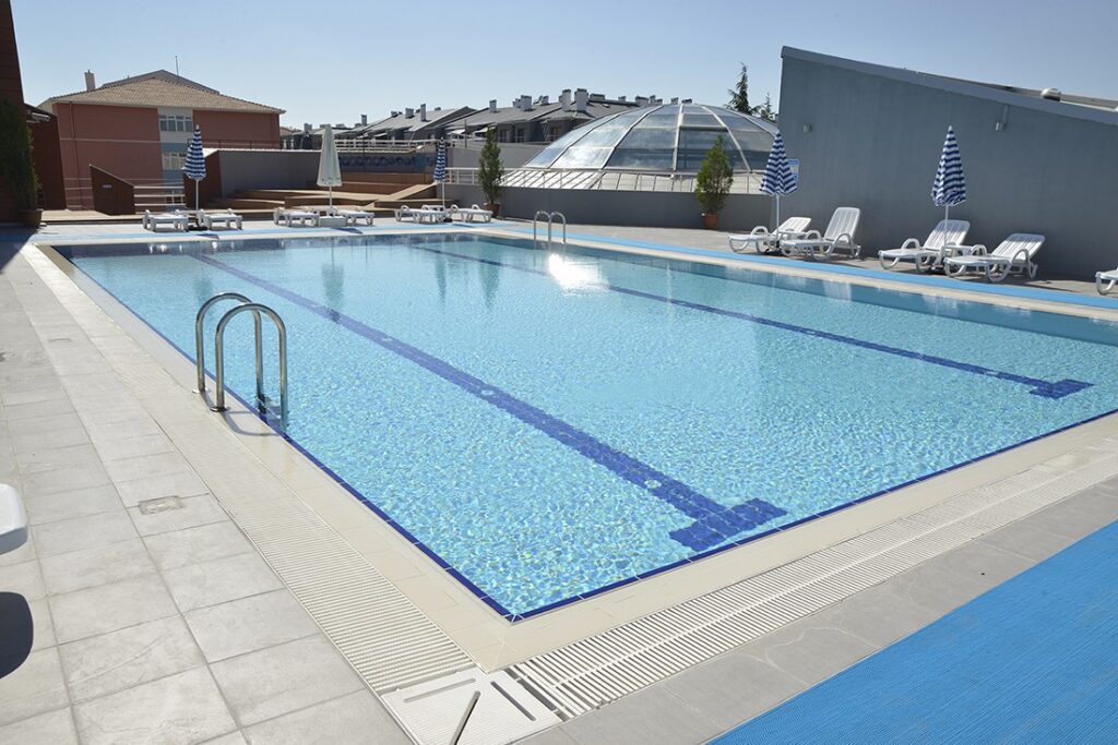 Tepebaşında Açık Havuz Keyfi̇ Başlıyor