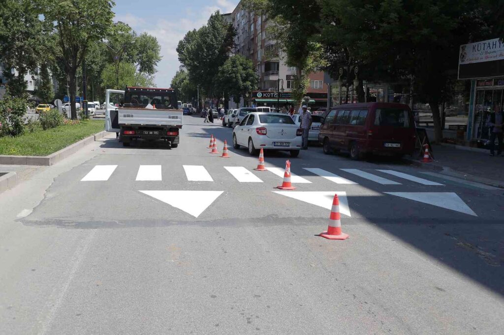 Yaya ve yol çizgi çalışmaları