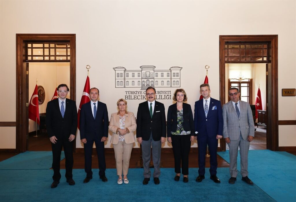 1 Mi̇lyar Tl Yatırımla 2 Bi̇n 500 Ki̇şi̇ni̇n Çalışacağı 2 Yeni̇ Fabri̇ka Kurulacak