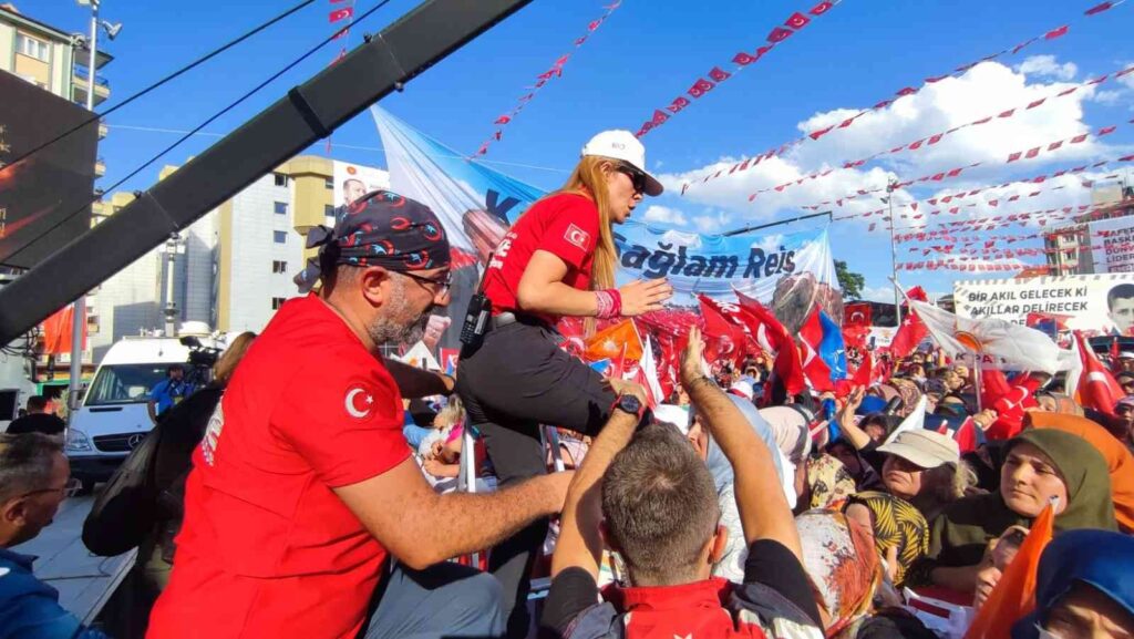 3 Yaşındaki̇ Çocuk Ezi̇lme Tehli̇kesi̇ Geçi̇rdi̇