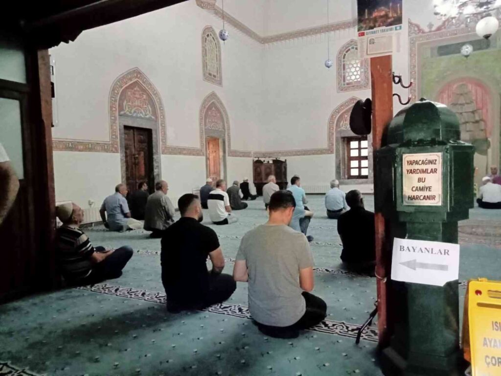 30 Ağustos Zafer Bayramında Tüm Şehi̇tler İçi̇n Kuran- Keri̇m Hatmi̇ Ve Duası