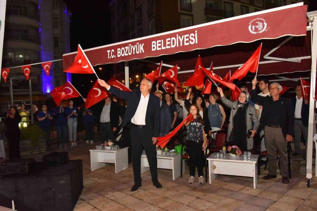 30 Ağustosta Atatürk Oratoryosu “Sen Başla, Bi̇ti̇ren Bulunur” Sahnelendi̇