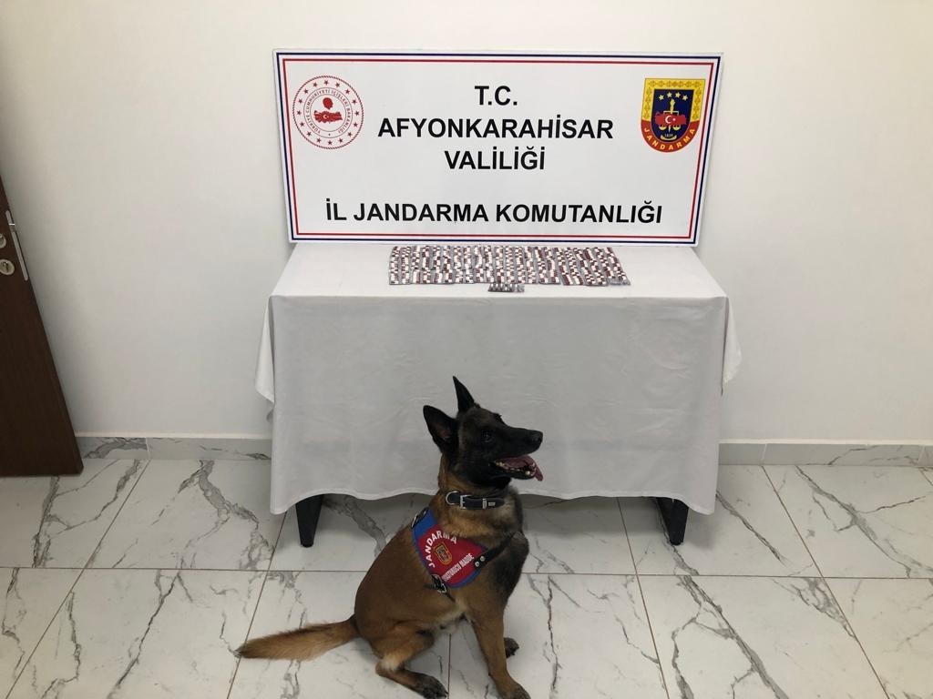 Afyonkarahi̇sarda Uyuşturucu Madde Ele Geçi̇ri̇ldi̇
