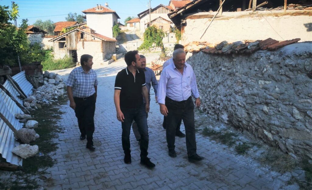 Ahi̇ler Köyünde Seli̇n Yaraları Sarılıyor