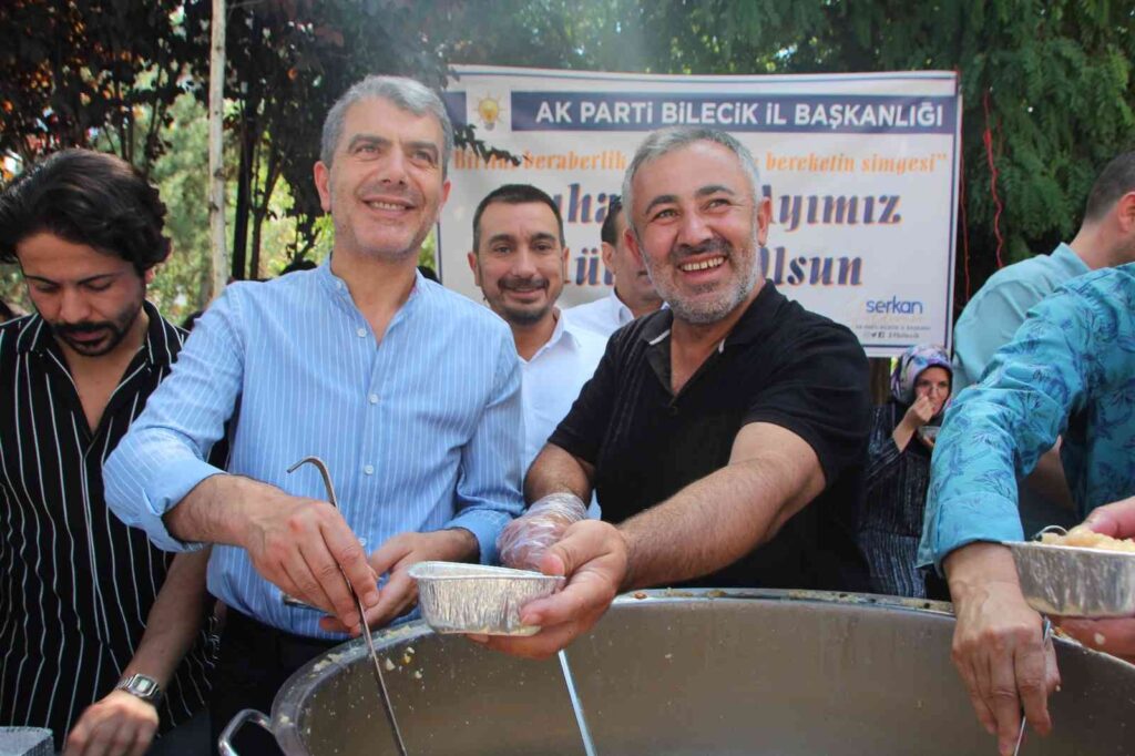 Ak Parti̇ Bi̇n 500 Ki̇şi̇ye Aşure Dağıttı
