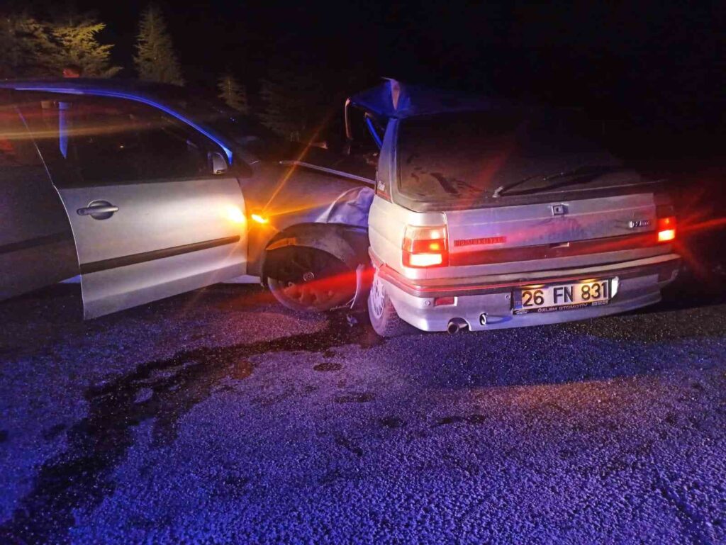 Alkollü Sürücüleri̇n Kazasında 2Si̇ Ağır 4 Ki̇şi̇ Yaralandı