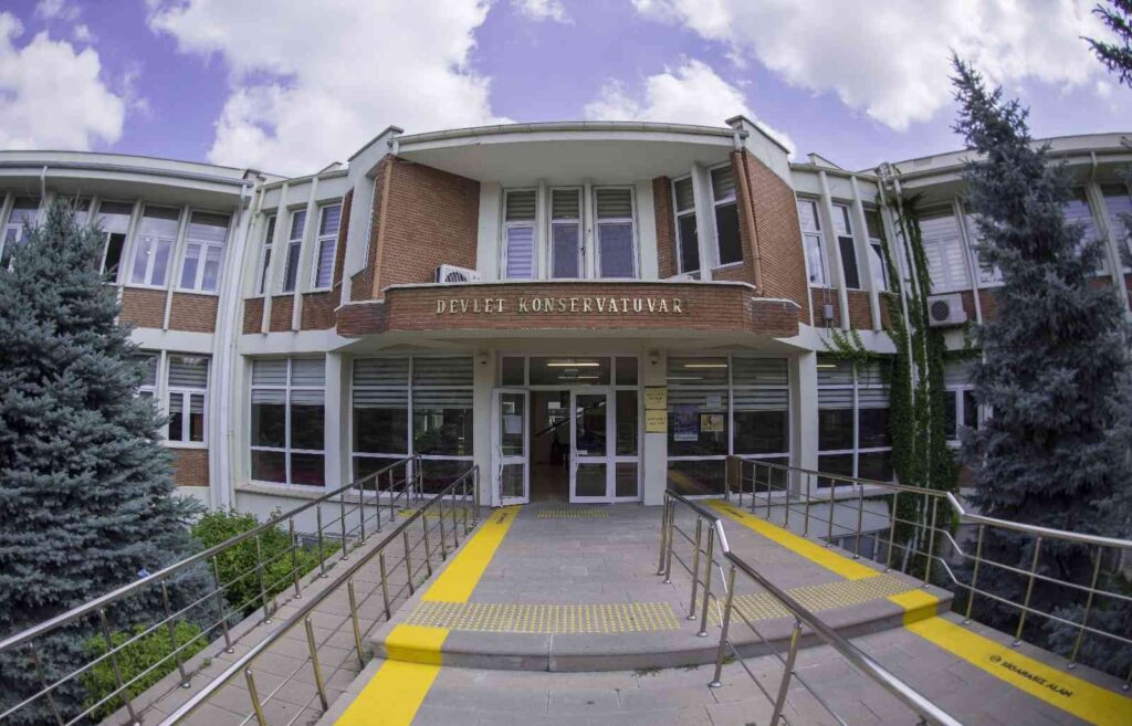 Anadolu Üni̇versi̇tesi̇ Devlet Konservatuvarı Sanatın Tüm Güzelli̇kleri̇ne Kapı Aralıyor