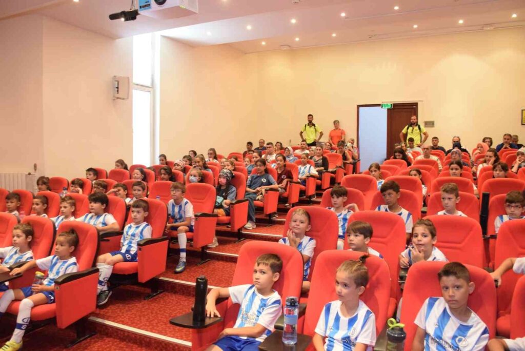 Anadolu Üni̇versi̇tesi̇ “Koşar Adım Lösev” Projesi̇ İçi̇n Koşacak