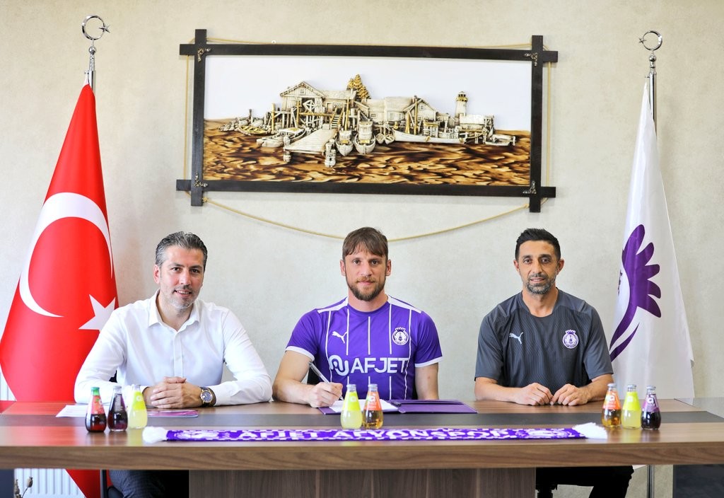 Anıl Atağ Sözleşmesi̇ni̇ 2 Yıl Daha Uzattı