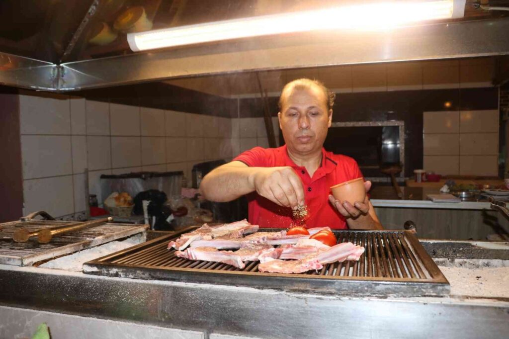 Aşçının Ekmek Teknesi̇ni̇ Çaldılar