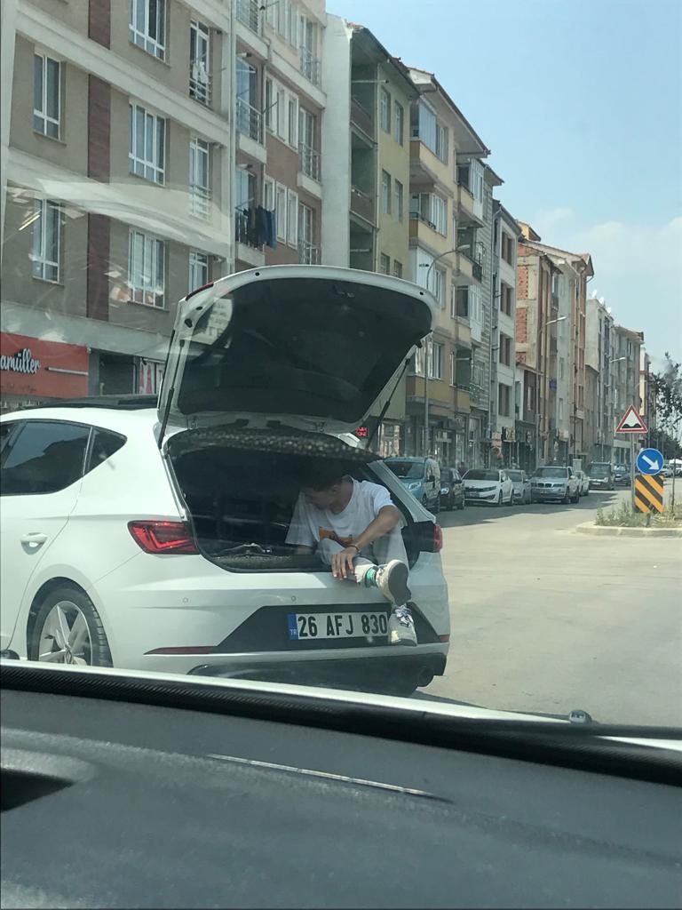 Bagajında Yolcu Taşıyan Otomobi̇le Bi̇n 665 Tl Ceza Yazıldı