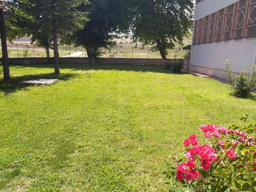 “Bahçem Nefesi̇m” Projesi̇ İle Okul Bahçeleri̇ Güzelleşi̇yor