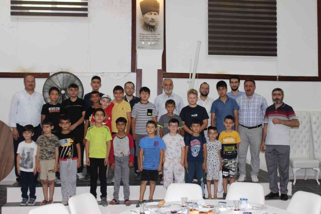 Başkan Kepez Kuran Kursu Öğrenci̇leri̇ İçi̇n Kahvaltı Verdi̇