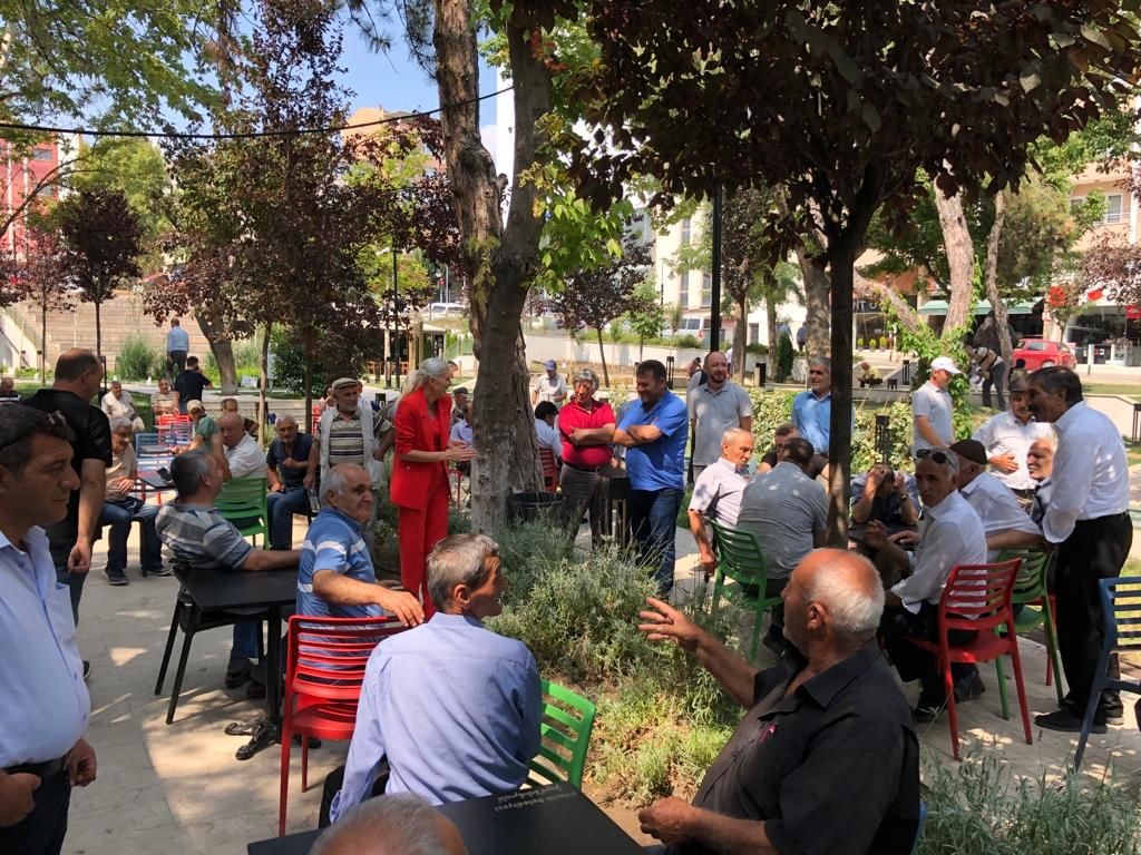 Başkan V. Subaşı Atatürk Parkında Halkla Buluştu