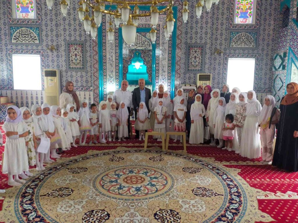 Başkan Yaman, Yaz Kuran Kursu Öğrenci̇leri̇ni̇n Dönem Sonu Heyecanına Ortak Oldu