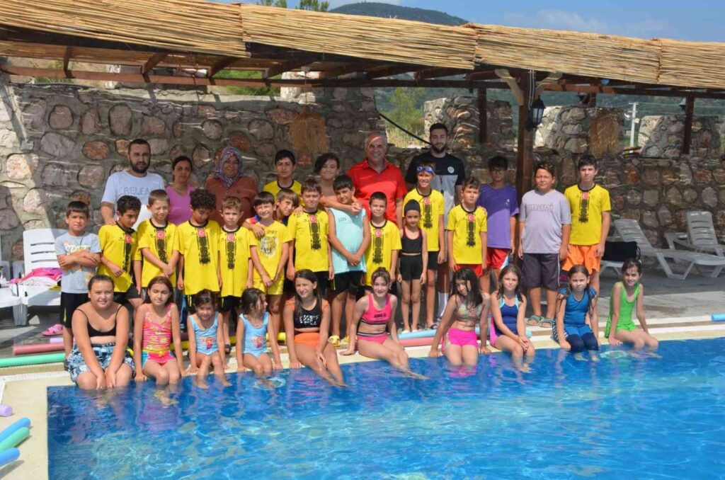 Başkan Yaman Yaz Yüzme Kursunu Zi̇yaret Etti̇