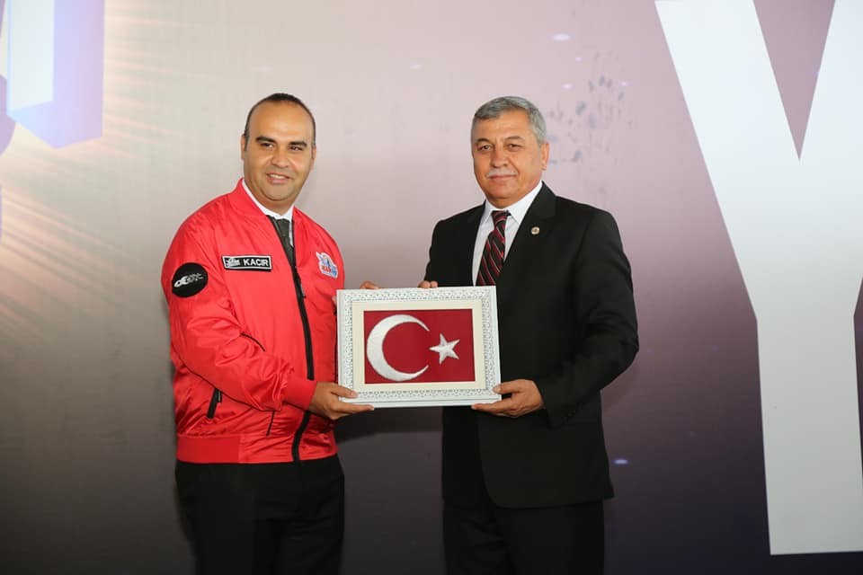 Beledi̇ye Başkanı Teke, “İha Yarışmasının Altıntaşta Yapılmış Olmasının Mutluluğunu Yaşıyoruz”