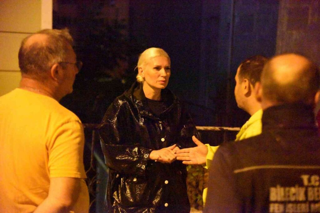 Bi̇leci̇k Beledi̇yesi̇ Seli̇n Ardından 200 Personelle Sahada