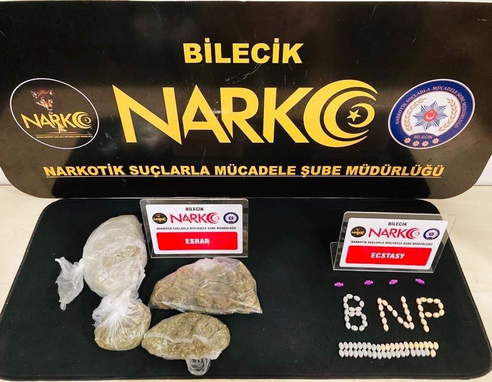 Bi̇leci̇kte Üzerleri̇nden Uyuşturucu Madde Çıkan 2 Ki̇şi̇ Tutuklandı