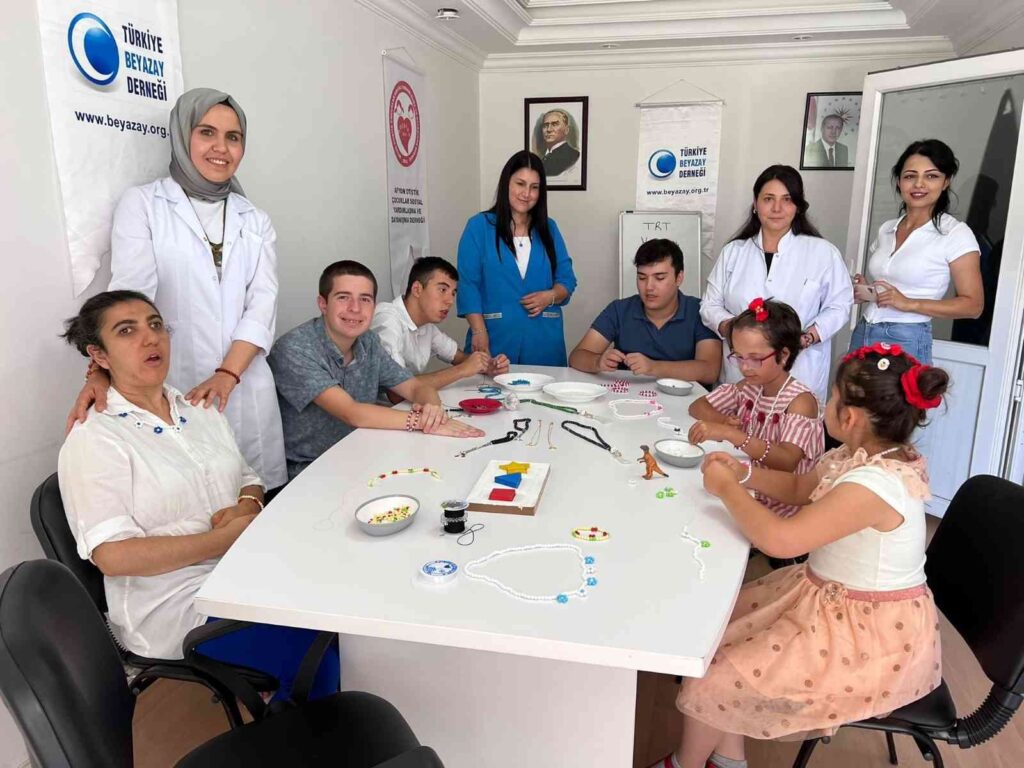 Bu Ürünleri̇ Oti̇zmli̇ Çocuklar Üreti̇yor