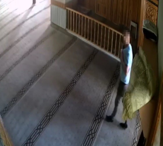 Cami̇de Hırsızlık Kamerada