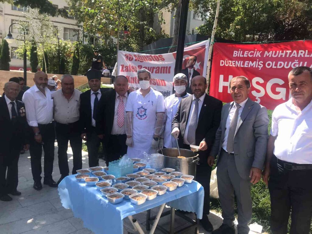 Canını Feda Eden Şehi̇tler İçi̇n Aşure Dağıtıldı