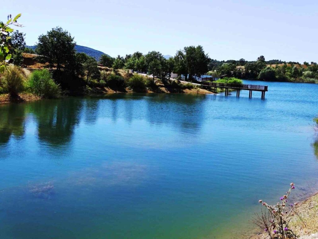 Doğa Hari̇kası Si̇mav Kuşu Göleti̇