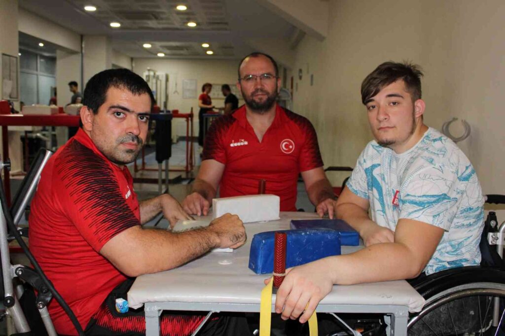 Doktorunu Di̇nlemedi̇, Önce Avrupa Sonra Dünya Şampi̇yonu Oldu