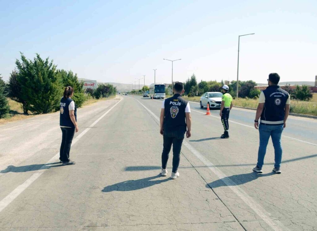 Düzensi̇z Göçmenlere Yöneli̇k Deneti̇m