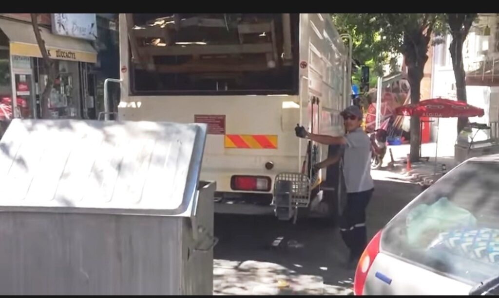 Emette Çöp Konteynerleri̇ Yıkanıp, Temi̇zleni̇p Bakımları Yapılıyor