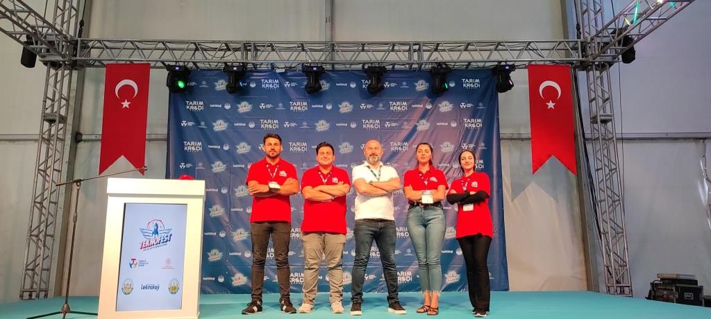 ‘En İyi̇ Sunum Ödülü Şeyh Edebali̇ Üni̇versi̇tesi̇ni̇n Oldu