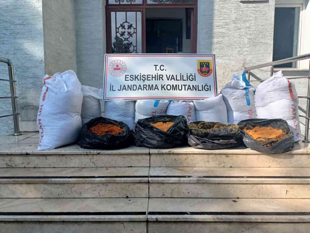 Eski̇ Çağlara Ai̇t Şarap Mayası Satmaya Çalışan Şüpheli̇ler Yakalandı