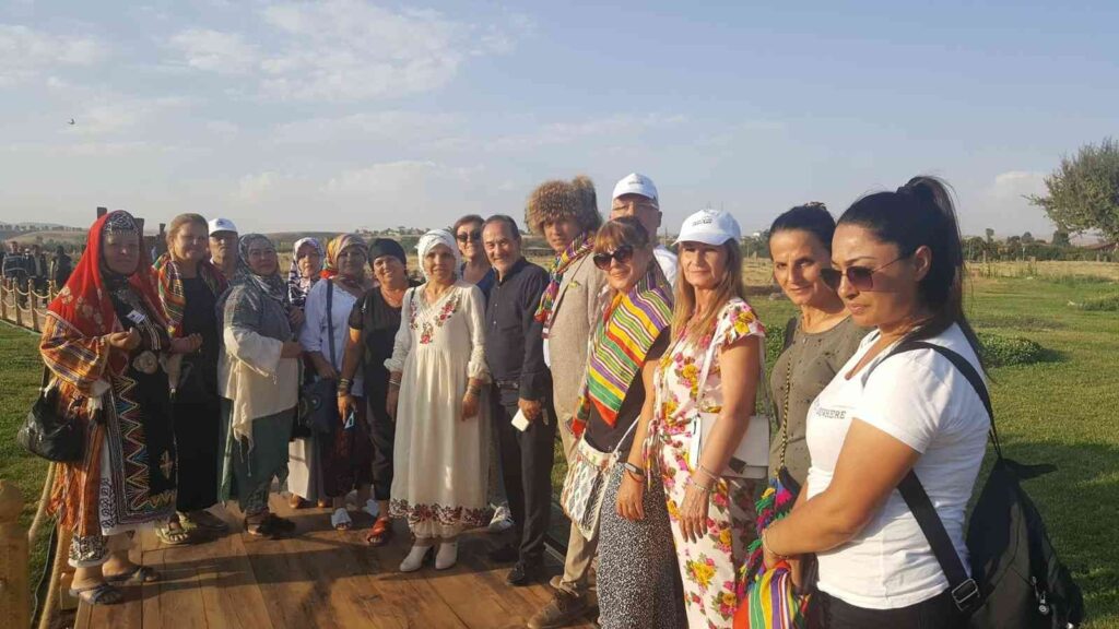 Eski̇şehi̇r Anadolu Bacıları Ti̇yatro Grubu, Ahlatta Beğeni̇ Topladı