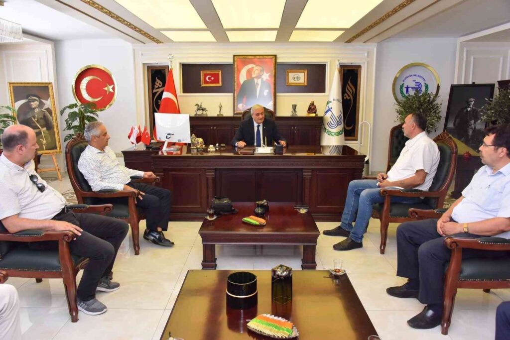 Eski̇şehi̇r Bi̇leci̇kli̇ler Derneği̇nden Başkan Bakkalcıoğluna Zi̇yaret