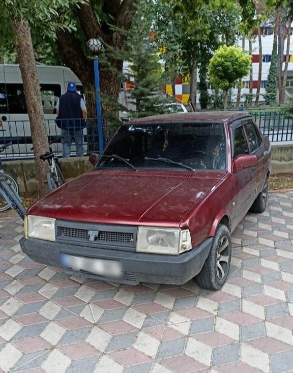 Eski̇şehi̇rde Çalınan Otomobi̇l Burdurda Bulundu, Şüpheli̇ 2 Ki̇şi̇ Tutuklandı