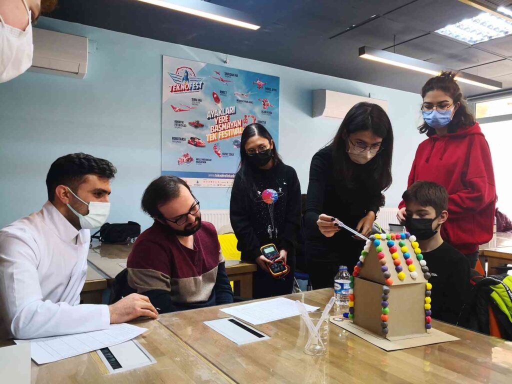 Eski̇şehi̇rde Geleceği̇n Teknoloji̇ Mühendi̇sleri̇ Yeti̇şi̇yor