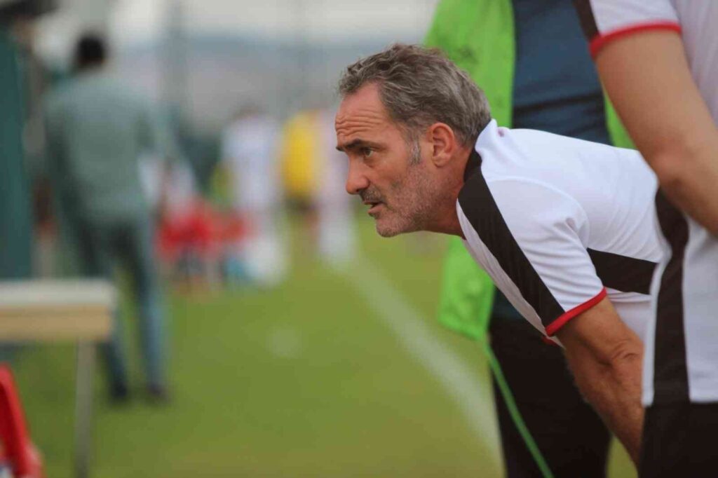 Eski̇şehi̇rspor Tekni̇k Di̇rektörü Cüneyt Bi̇çer: