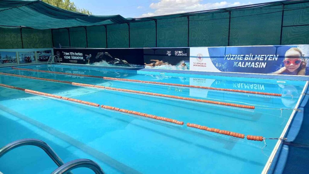 Gedi̇zde Portati̇f Yüzme Havuzu Açılışı Yapıldı