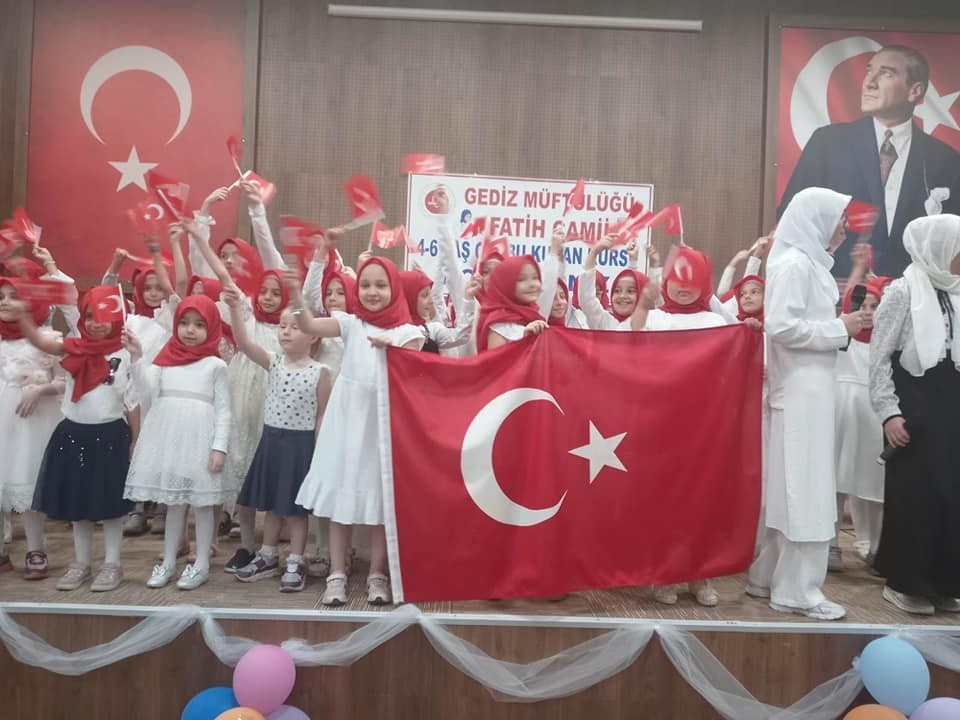 Gedi̇zde Yaz Kuran Kursu Kapanış Programı