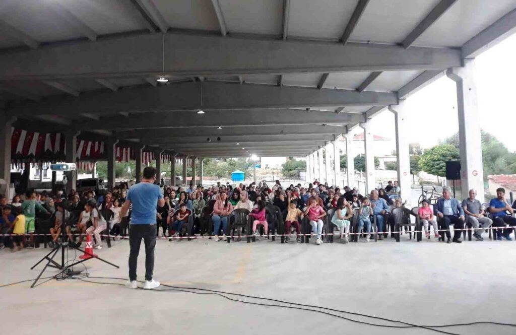 Gezen Si̇nema Tırı Altıntaşta