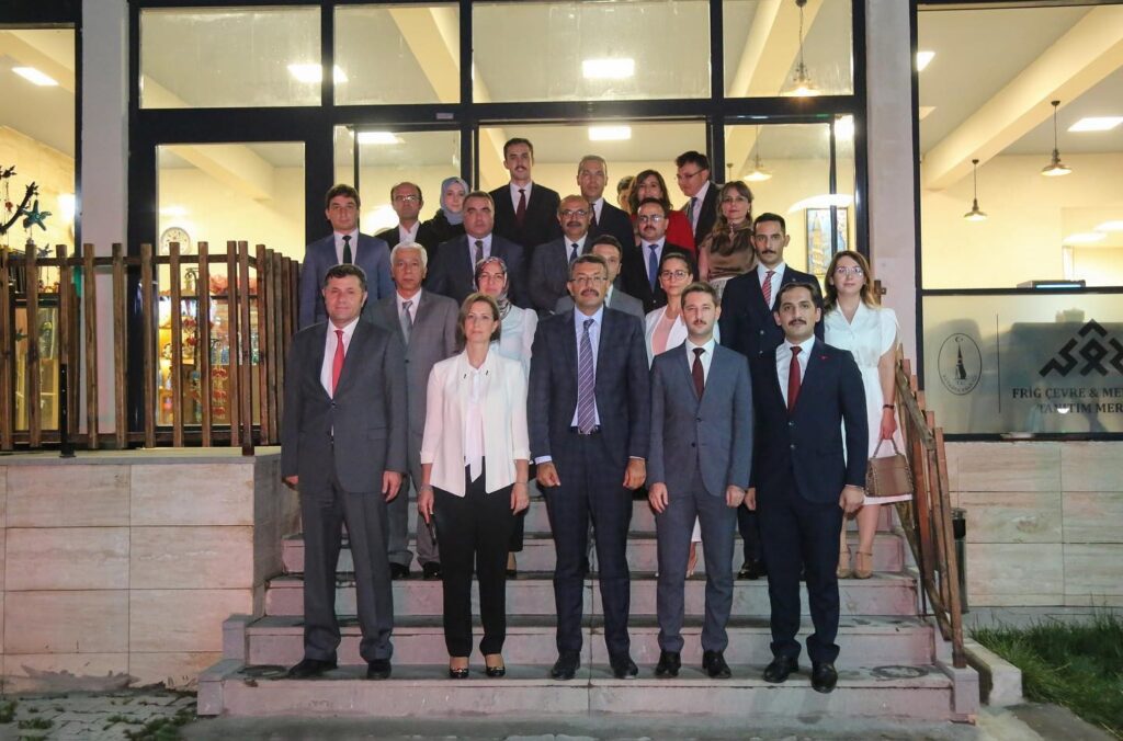 Görev Yerleri̇ Deği̇şen Personele Veda Programı