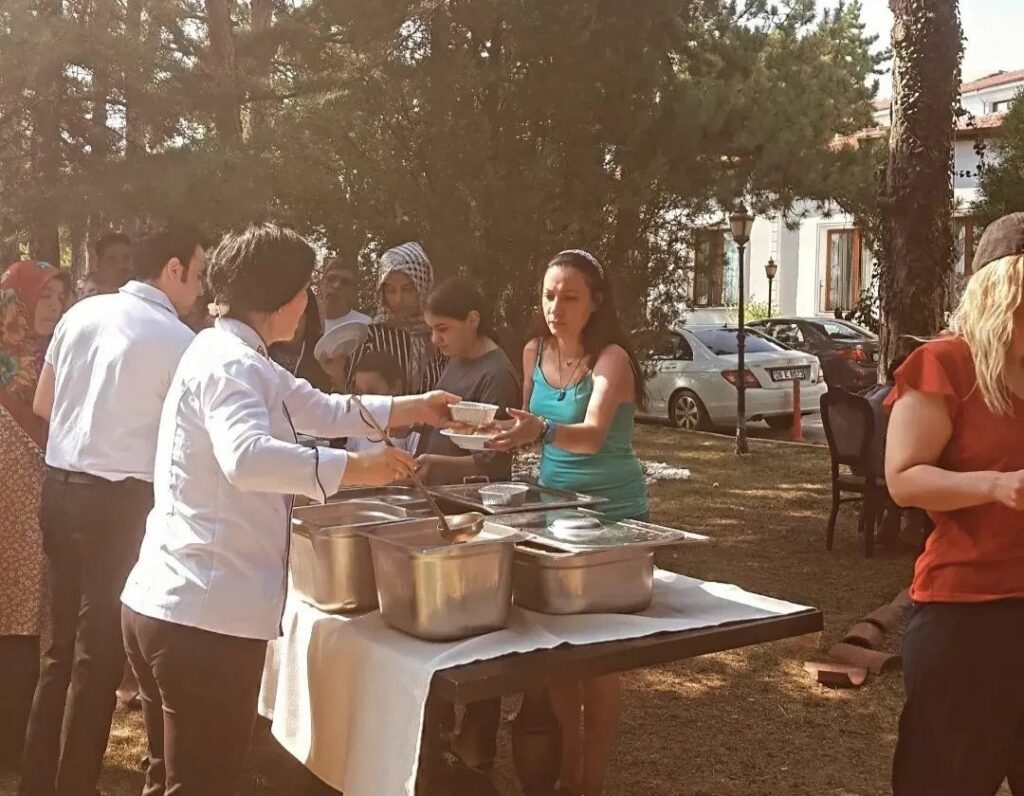 Harlek Termal Otelden Aşure İkramı