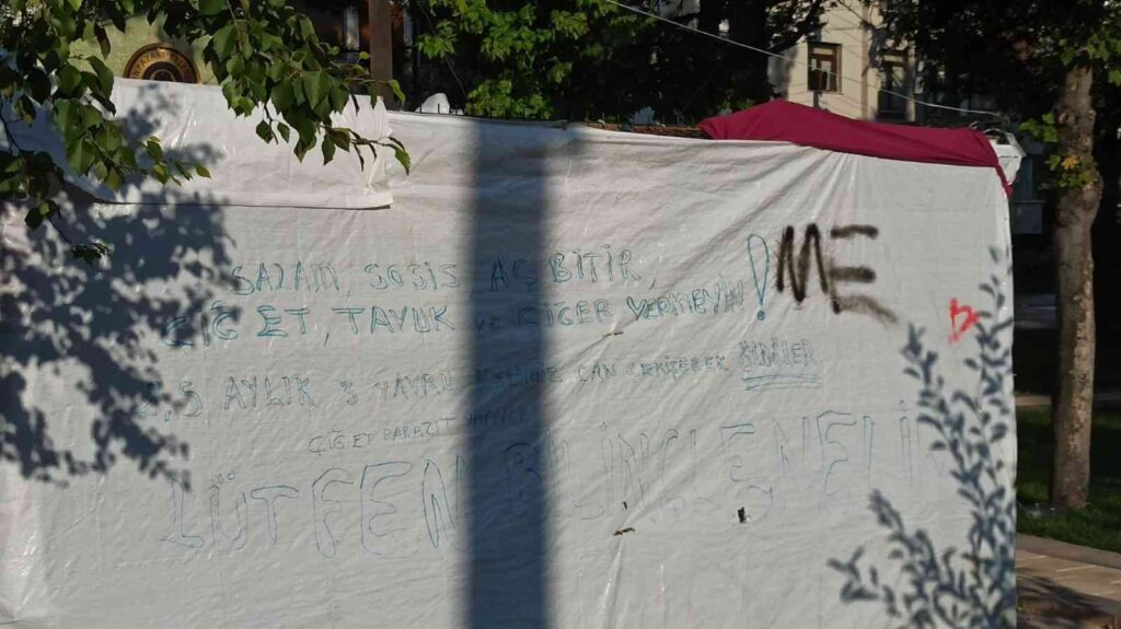 Hayvanseverlerden ‘Çi̇ğ Et Uyarısı