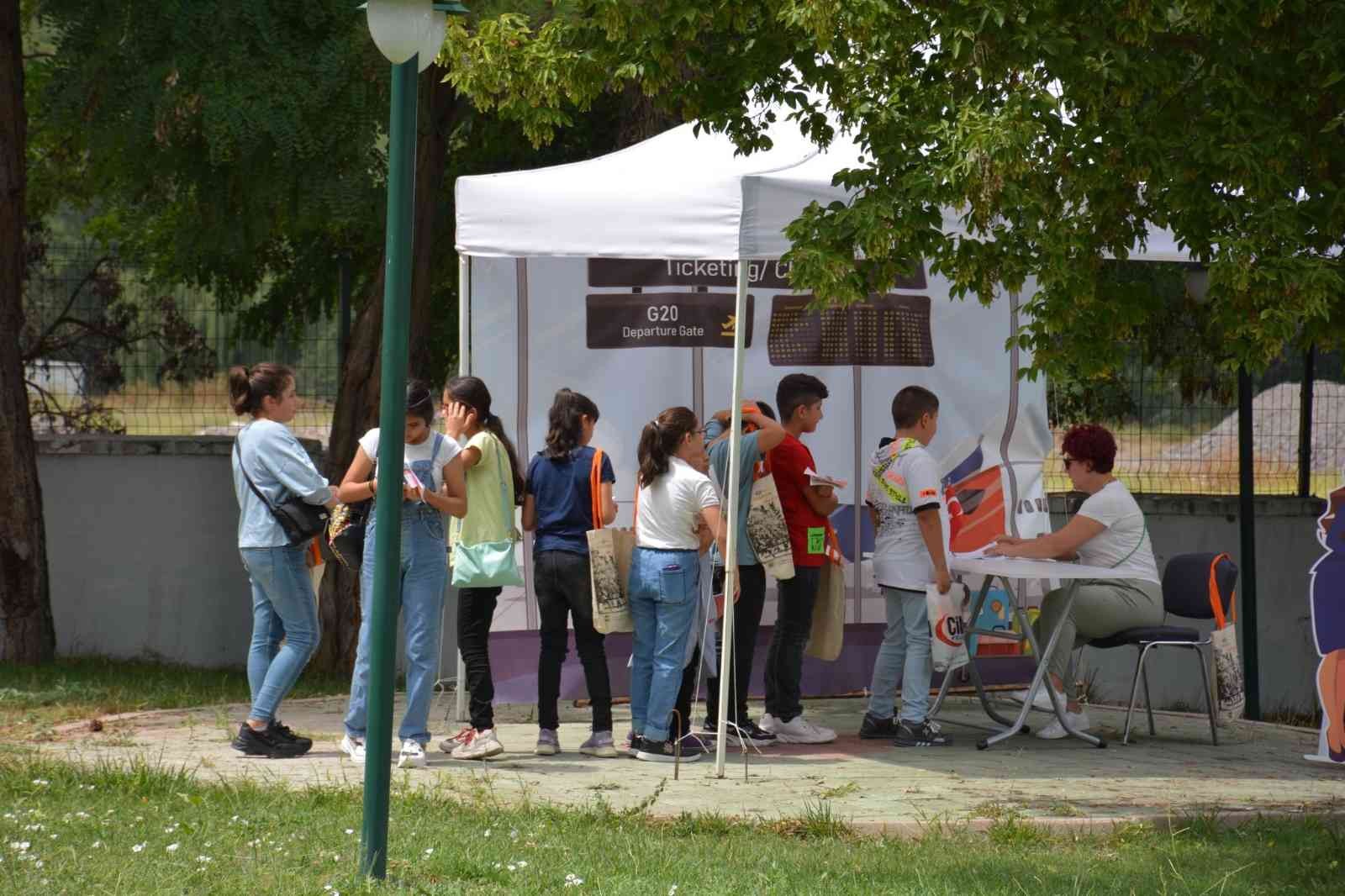 İngi̇li̇zce Yaşam Merkezi̇nden Toplam 800 Öğrenci̇ni̇n Yararlanması ...