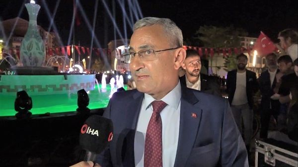 İşte Kütahyanın Yeni̇lenen Zafer Meydanı