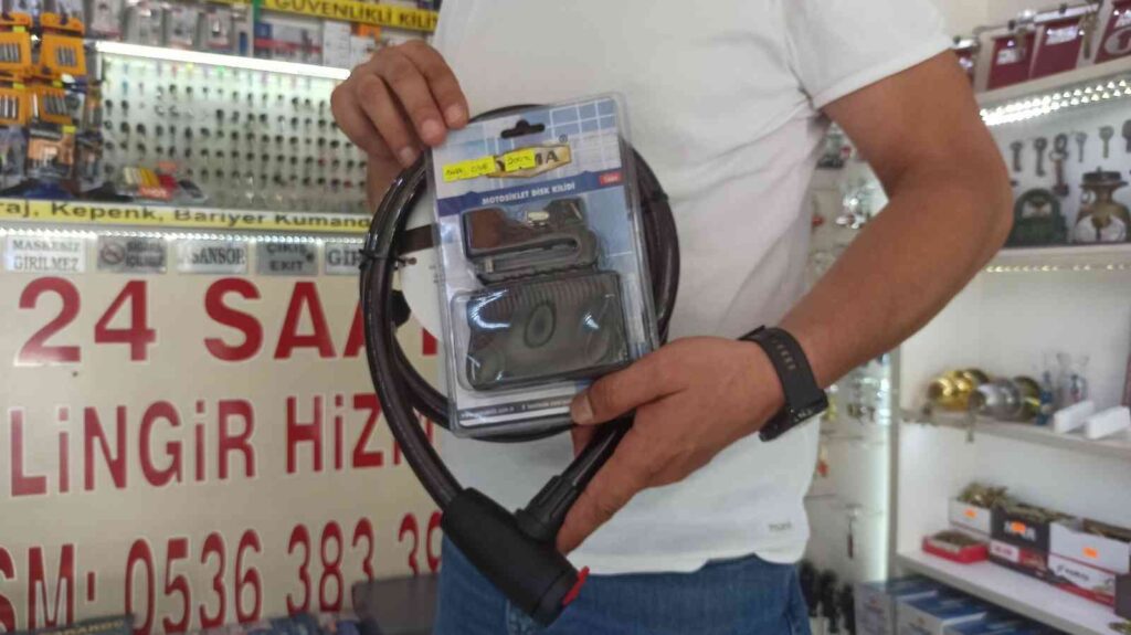 İyi̇ Ki̇li̇t Motosi̇klet Hırsızlıklarının Önüne Geçer