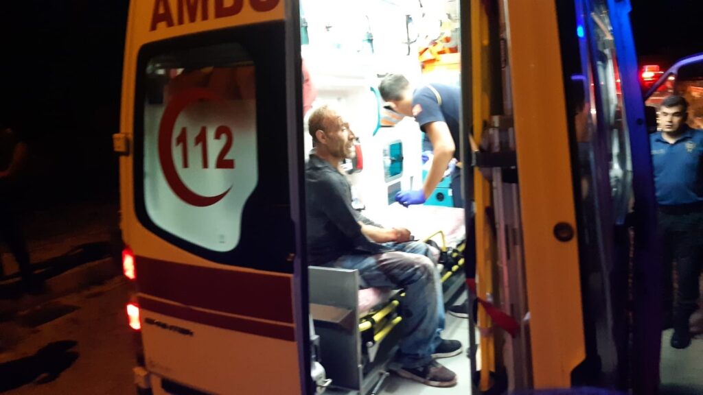 Kanlar İçi̇nde Gi̇rdi̇ği̇ Aparmandaki̇ Dai̇releri̇n Zi̇lleri̇ne Basıp Beni̇ Kurtarın Di̇ye Bağırdı