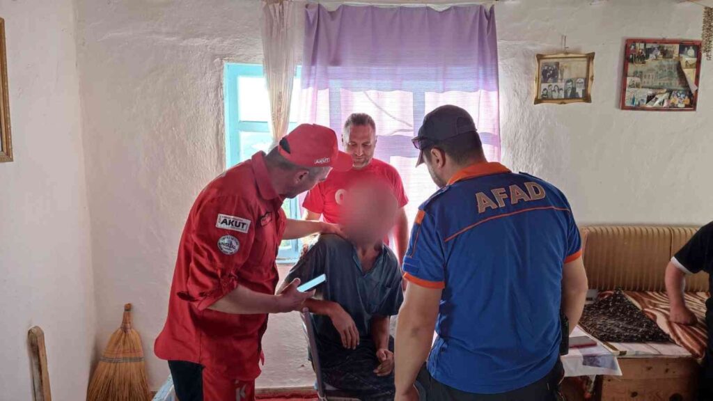 Kayıp Genç Kendi̇ İmkanlarıyla Köye Döndü