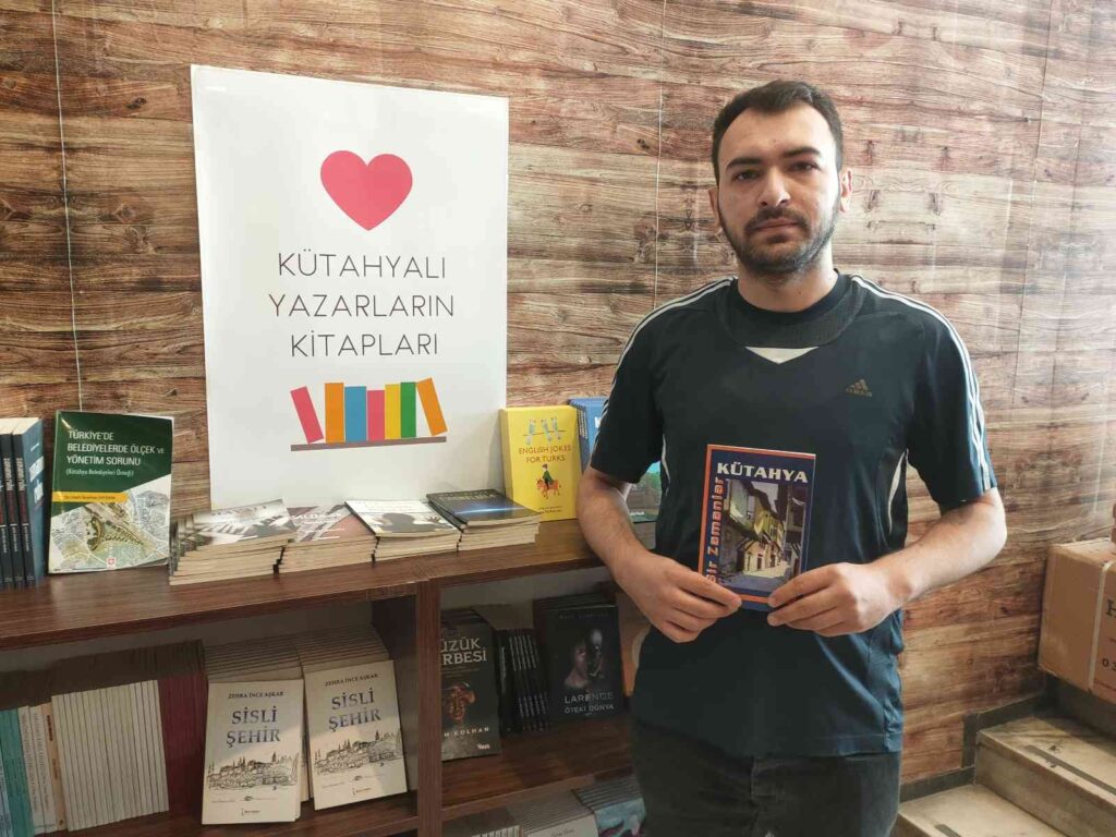 Ki̇tapçıda Kütahyalı Yazarlar Rafı